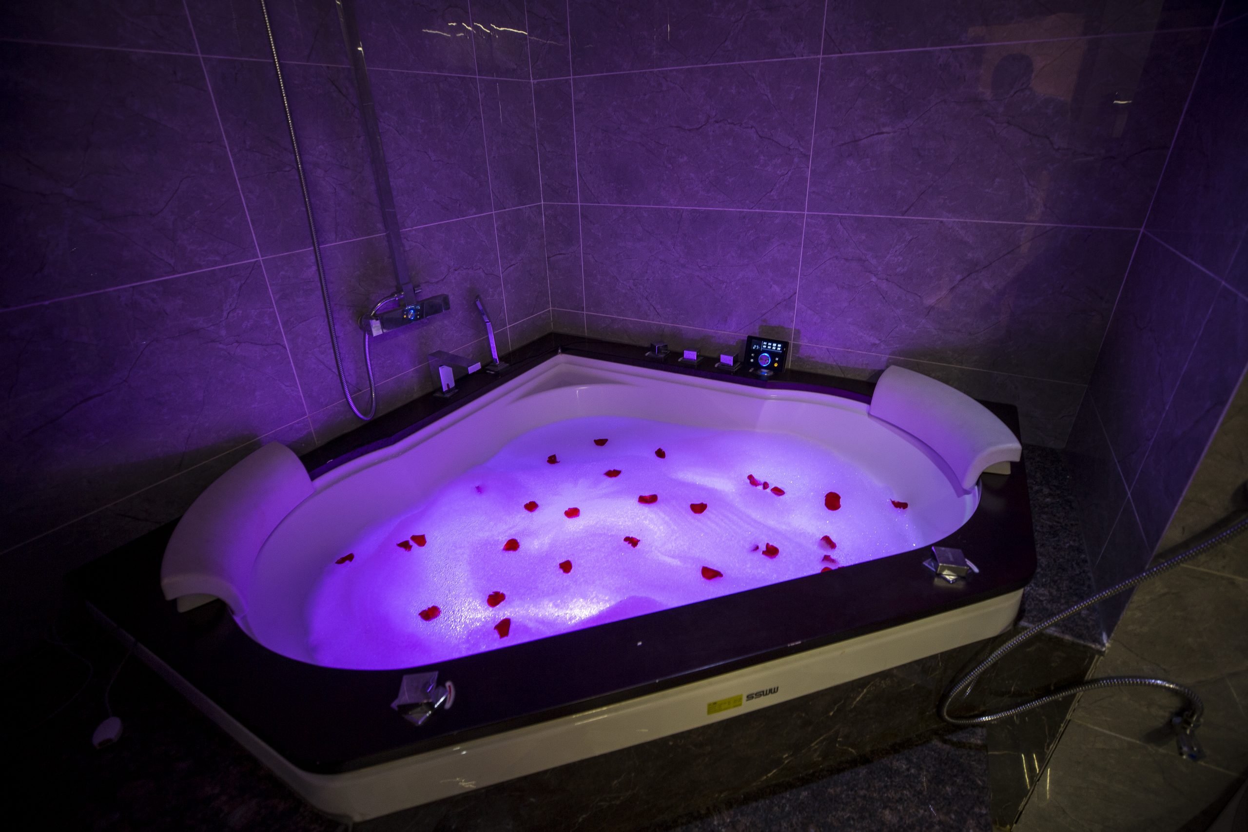 Sapphire Addis Hotel: Spa bath